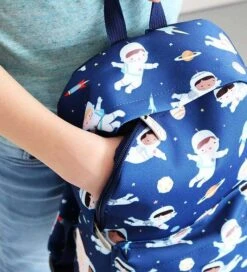 A Little Lovely Company Kleuterrugzak - Astronaut - Blauw -Baby Spullen Winkel YO972 2